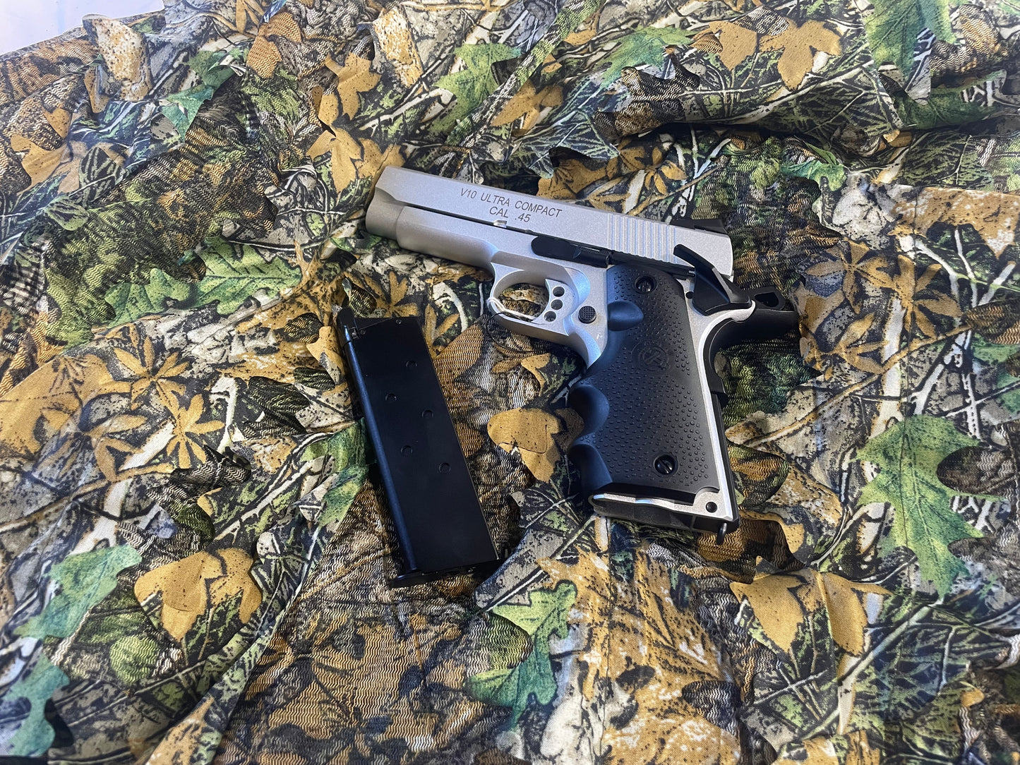 Double Bell 793 V10 Ultra Compact .45 1911 green gas